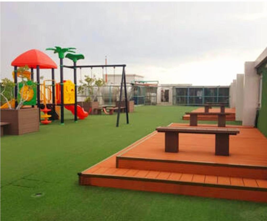 The Lancris Residences, 2 Bedrooms, 1 Bathroom, Living-Room, Kitchen & Pool Is Free Paranaque City Exterior foto